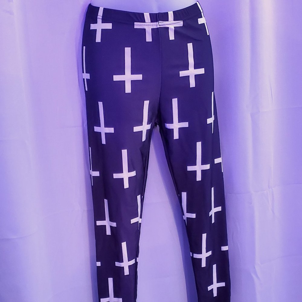 3 for $25 / Brand-new reversed cross leggings